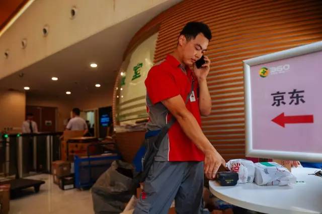 快遞界最強大腦 京東小哥榮獲其他公司“優秀員工”稱號